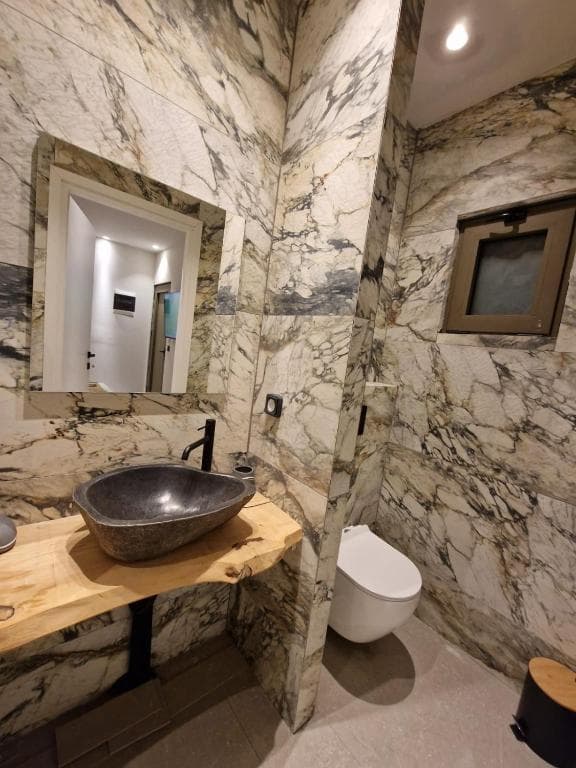 A marble en-suite bathroom
