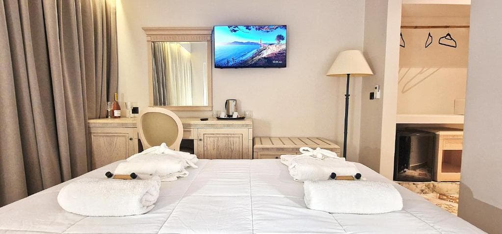 Junior Suite — double bed and dressing area